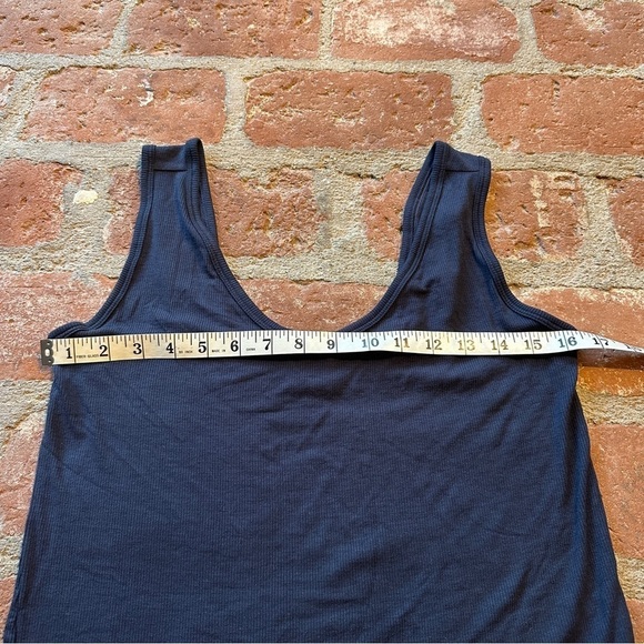 Navy blue CAbi Busy Tank size small summer fun - Picture 7 of 16